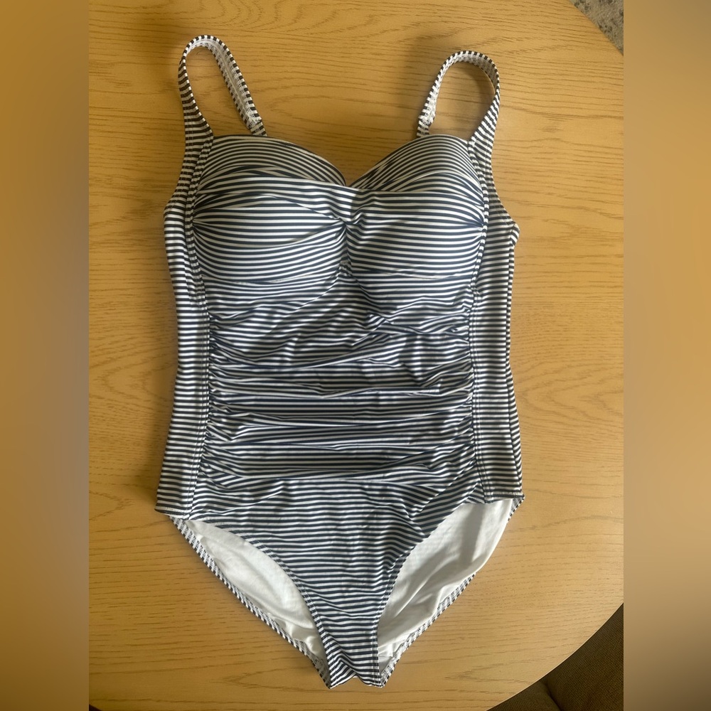 NIP TUCK Bond-eye Australia striped tummy control one-piece swimsuit Sz 10